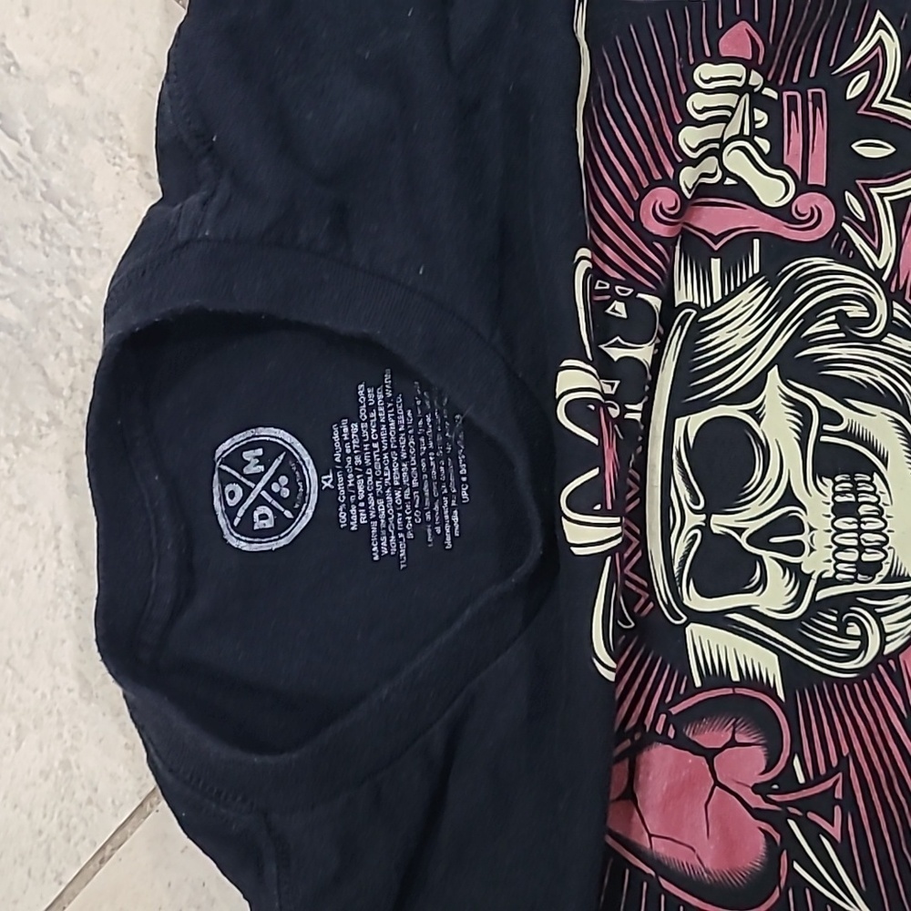 Men's Black Skull Graphic Tee - Picture 2 of 4